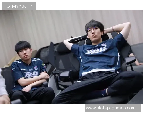 LNG战队在S15电竞总决赛职业联赛中以67分稳居积分榜首位